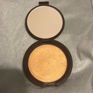Becca Pressed Highlighter in Prosecco Pop — BECCA IS NO MORE // NO LONGER SOLD